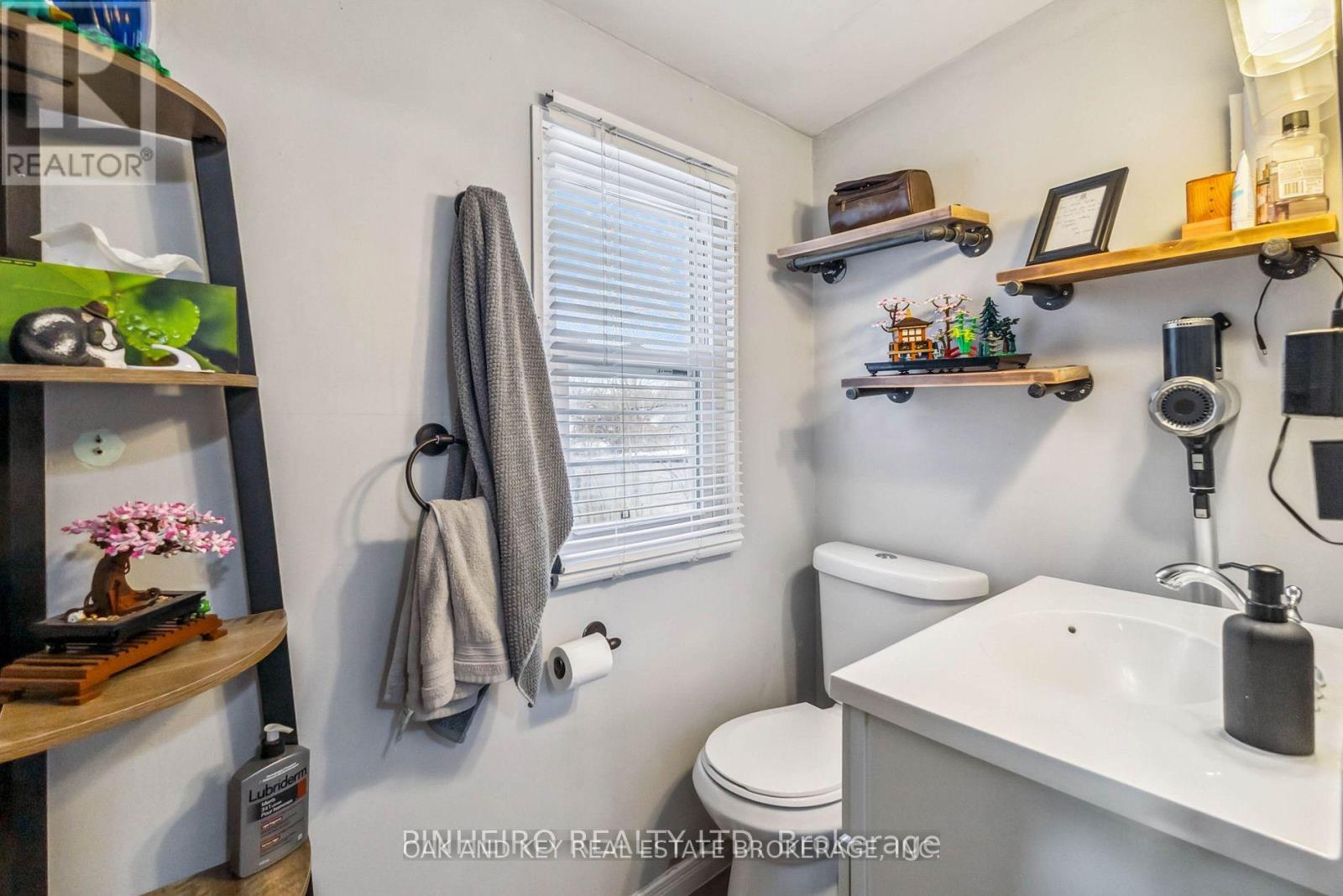 Rear Unit - 66 Cliftonvale Avenue, London South, Ontario  N6J 1J8 - Photo 5 - X13206374