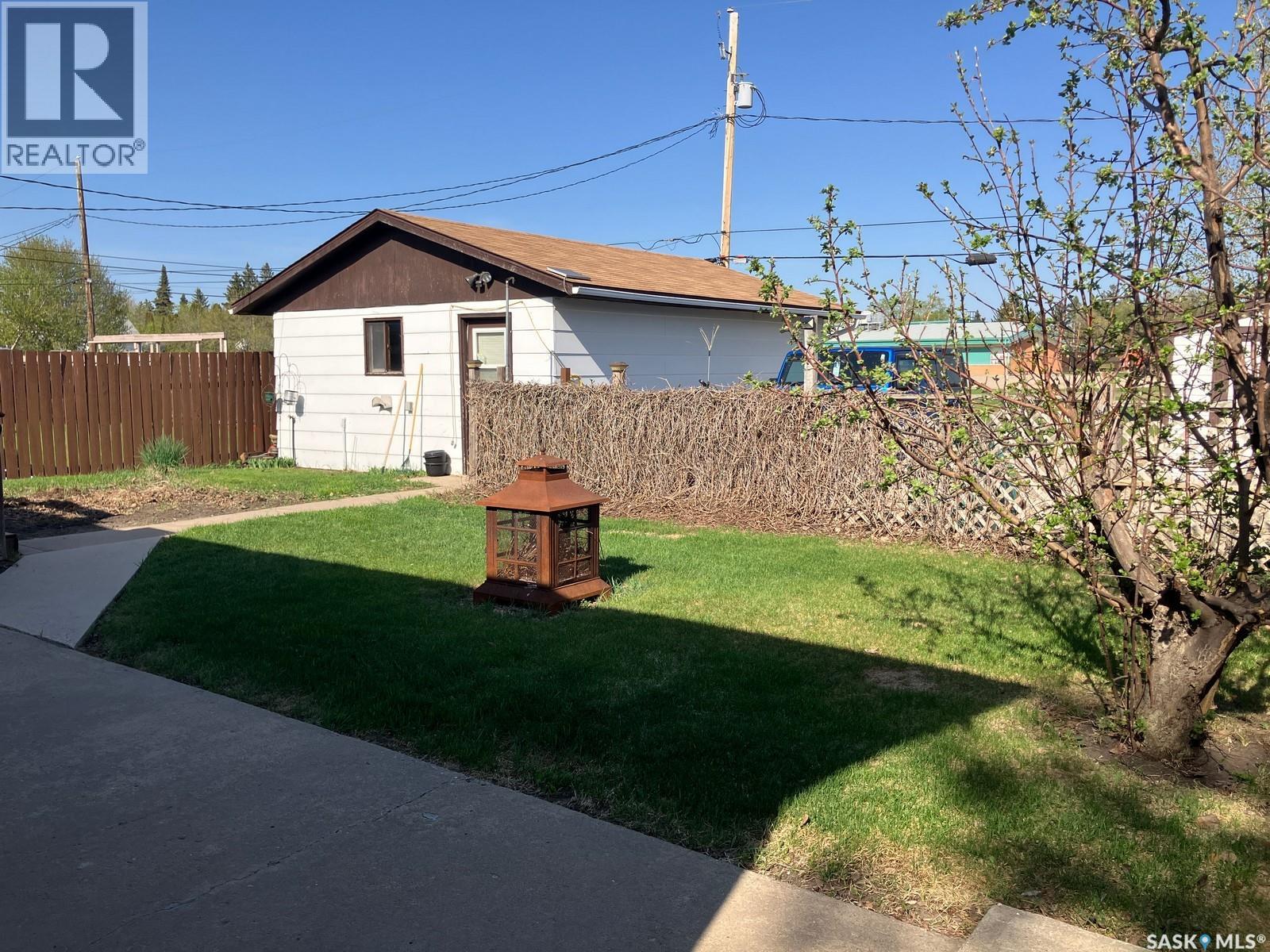 1103 3rd Street W, Nipawin, Saskatchewan  S0E 1E0 - Photo 2 - SK031806