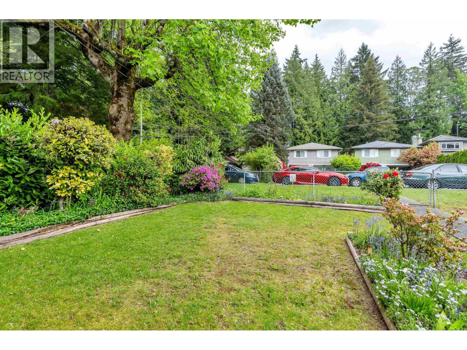 1555 Burrill Avenue, North Vancouver, British Columbia  V7K 1L8 - Photo 2 - R3128614