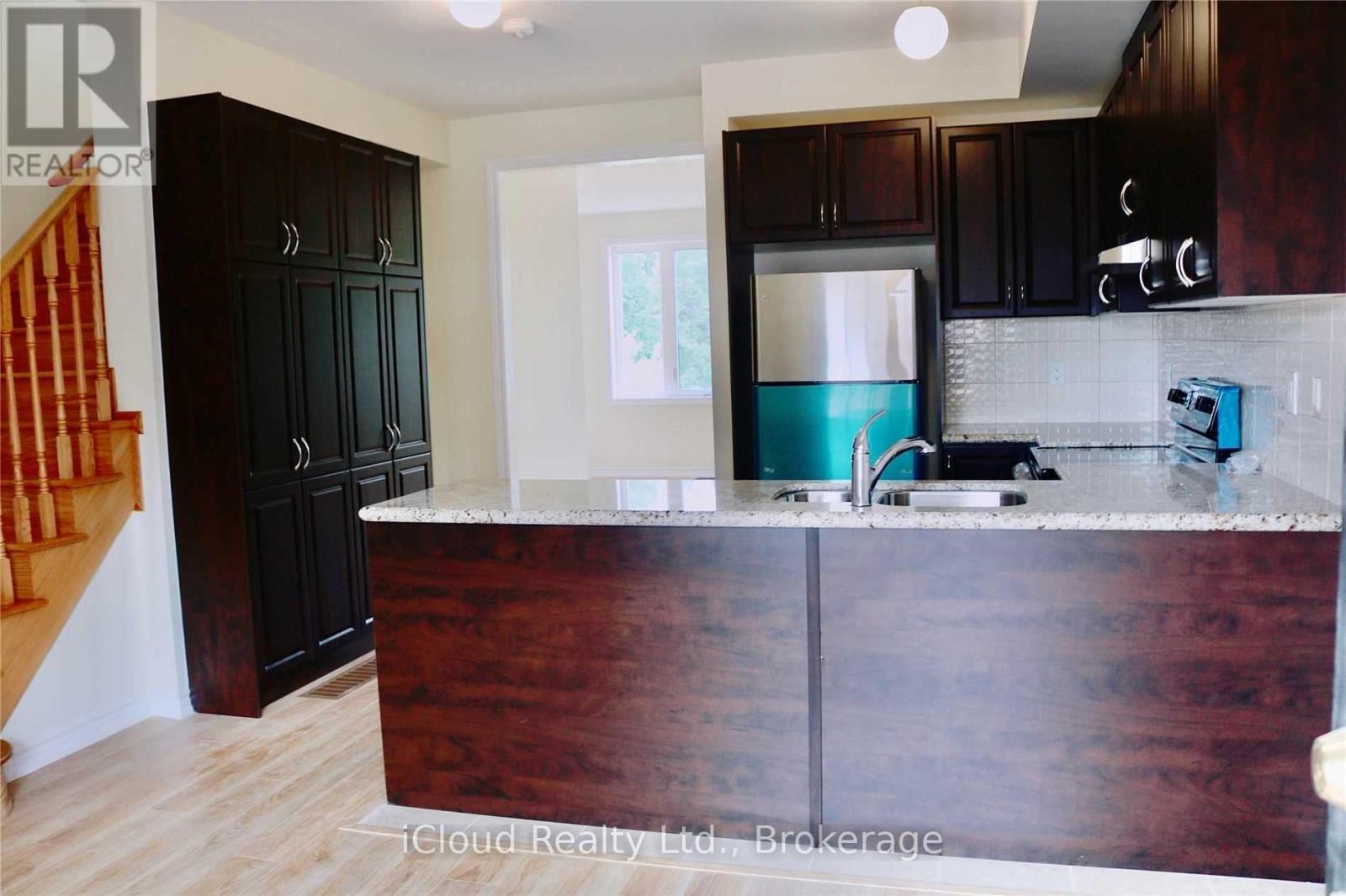 16 Miami Grove, Brampton, Ontario  L6Z 0B4 - Photo 2 - W13206368