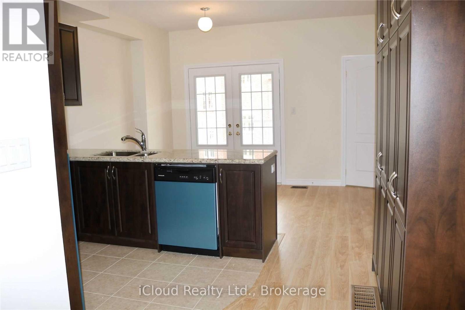 16 Miami Grove, Brampton, Ontario  L6Z 0B4 - Photo 3 - W13206368