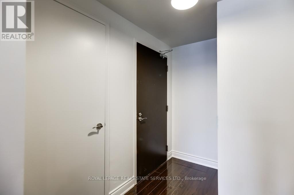 201 - 1 Valhalla Inn Road, Toronto, Ontario  M9B 1S9 - Photo 2 - W13206408