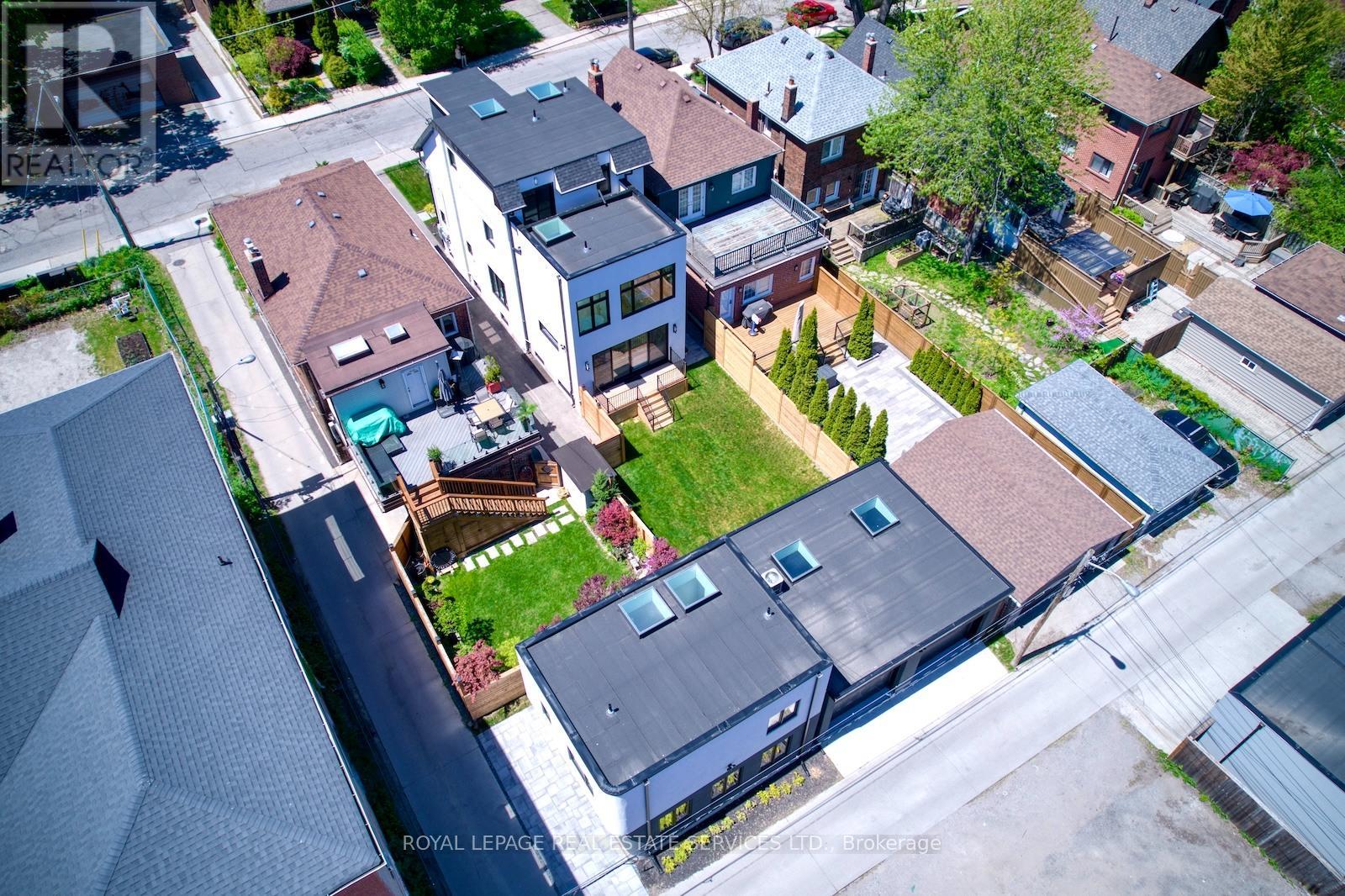 561 Durie Street, Toronto, Ontario  M6S 3H2 - Photo 2 - W13205966