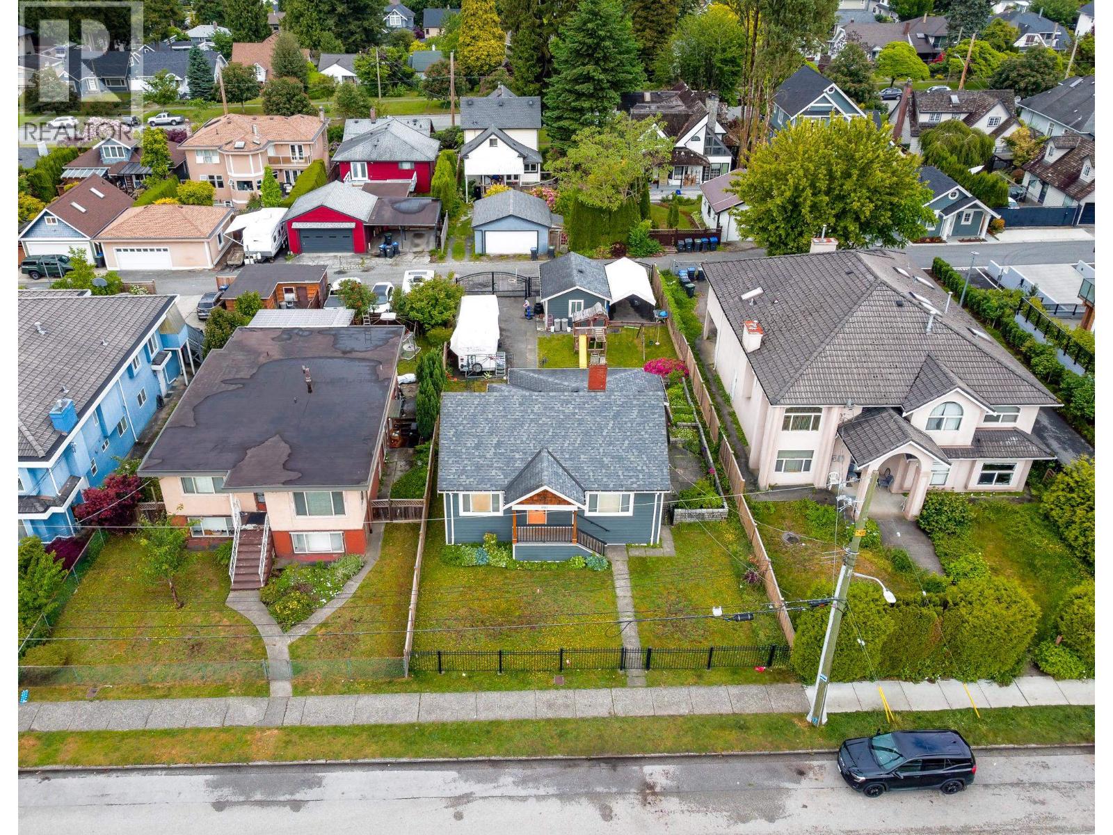 907 Sixth Street, New Westminster, British Columbia  V3L 3C8 - Photo 3 - R3128993