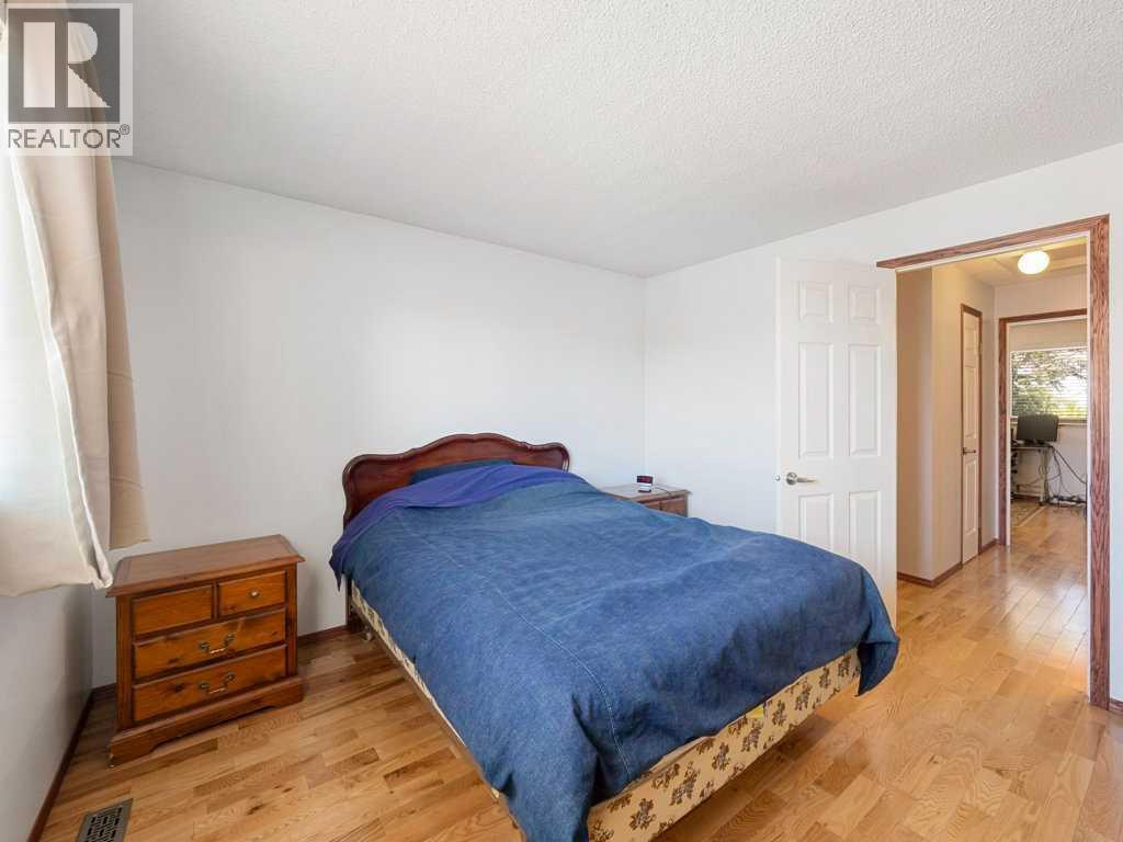 143 Erin Mount Place Se, Calgary, Alberta  T2B 2T3 - Photo 13 - A2308905