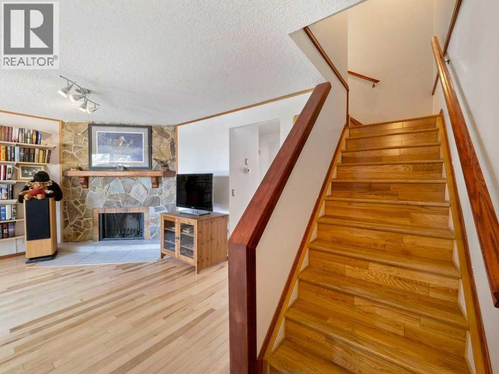 143 Erin Mount Place Se, Calgary, Alberta  T2B 2T3 - Photo 2 - A2308905