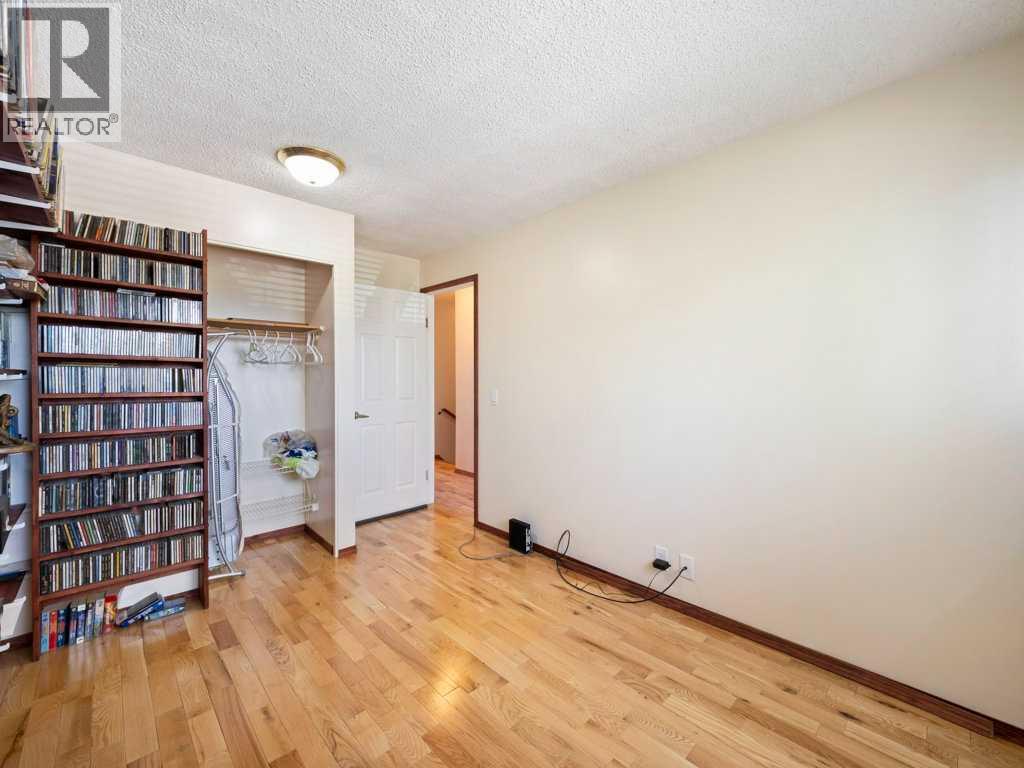 143 Erin Mount Place Se, Calgary, Alberta  T2B 2T3 - Photo 19 - A2308905