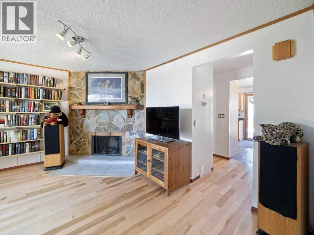 143 Erin Mount Place Se, Calgary, Alberta  T2B 2T3 - Photo 4 - A2308905
