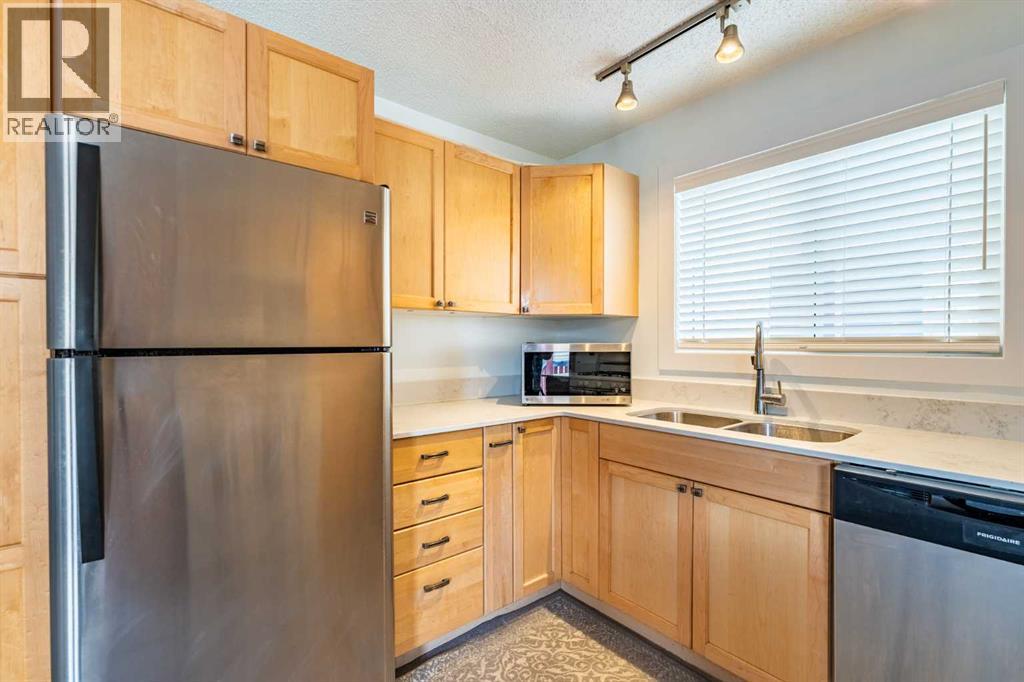 143 Erin Mount Place Se, Calgary, Alberta  T2B 2T3 - Photo 9 - A2308905