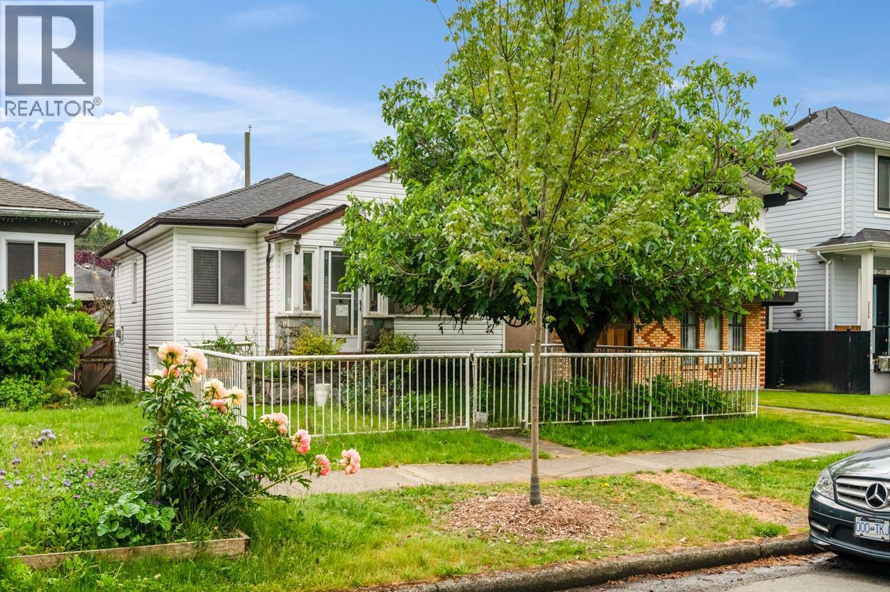 2566 Venables Street, Vancouver, British Columbia  V5K 2R1 - Photo 1 - R3087113