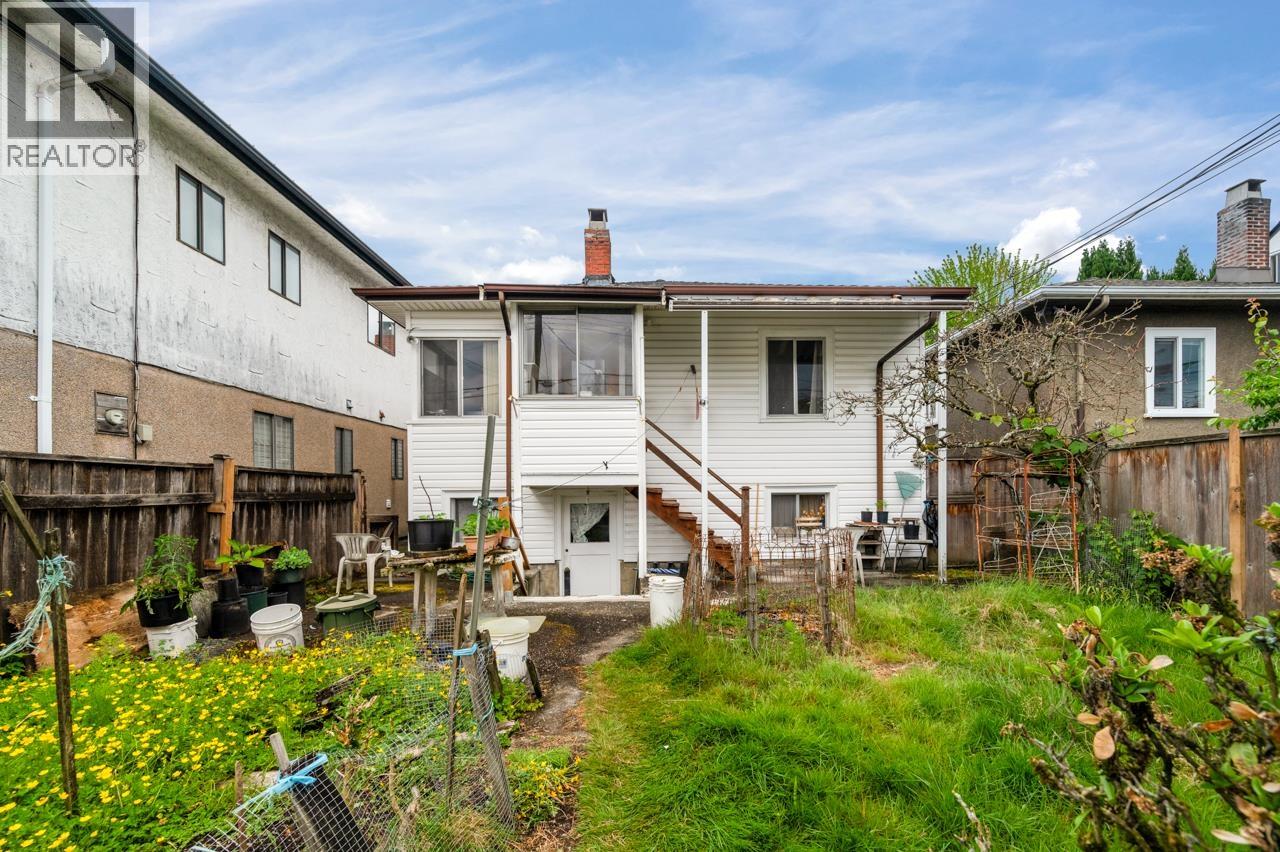 Listing Picture 18 of 18 : 2566 VENABLES STREET, Vancouver / 溫哥華 - 魯藝地產 Yvonne Lu Group - MLS Medallion Club Member