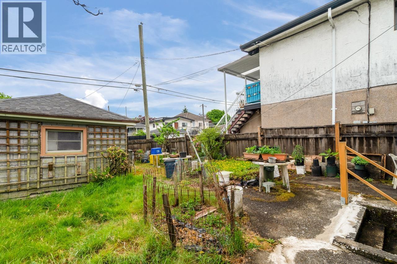Listing Picture 17 of 18 : 2566 VENABLES STREET, Vancouver / 溫哥華 - 魯藝地產 Yvonne Lu Group - MLS Medallion Club Member