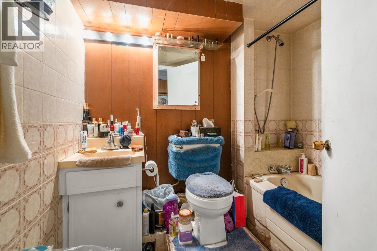 Listing Picture 12 of 18 : 2566 VENABLES STREET, Vancouver / 溫哥華 - 魯藝地產 Yvonne Lu Group - MLS Medallion Club Member