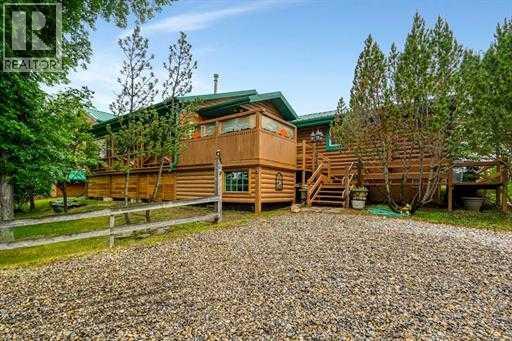 240 Essex Street, Carbon, Alberta  T0M 0L0 - Photo 1 - A2295860