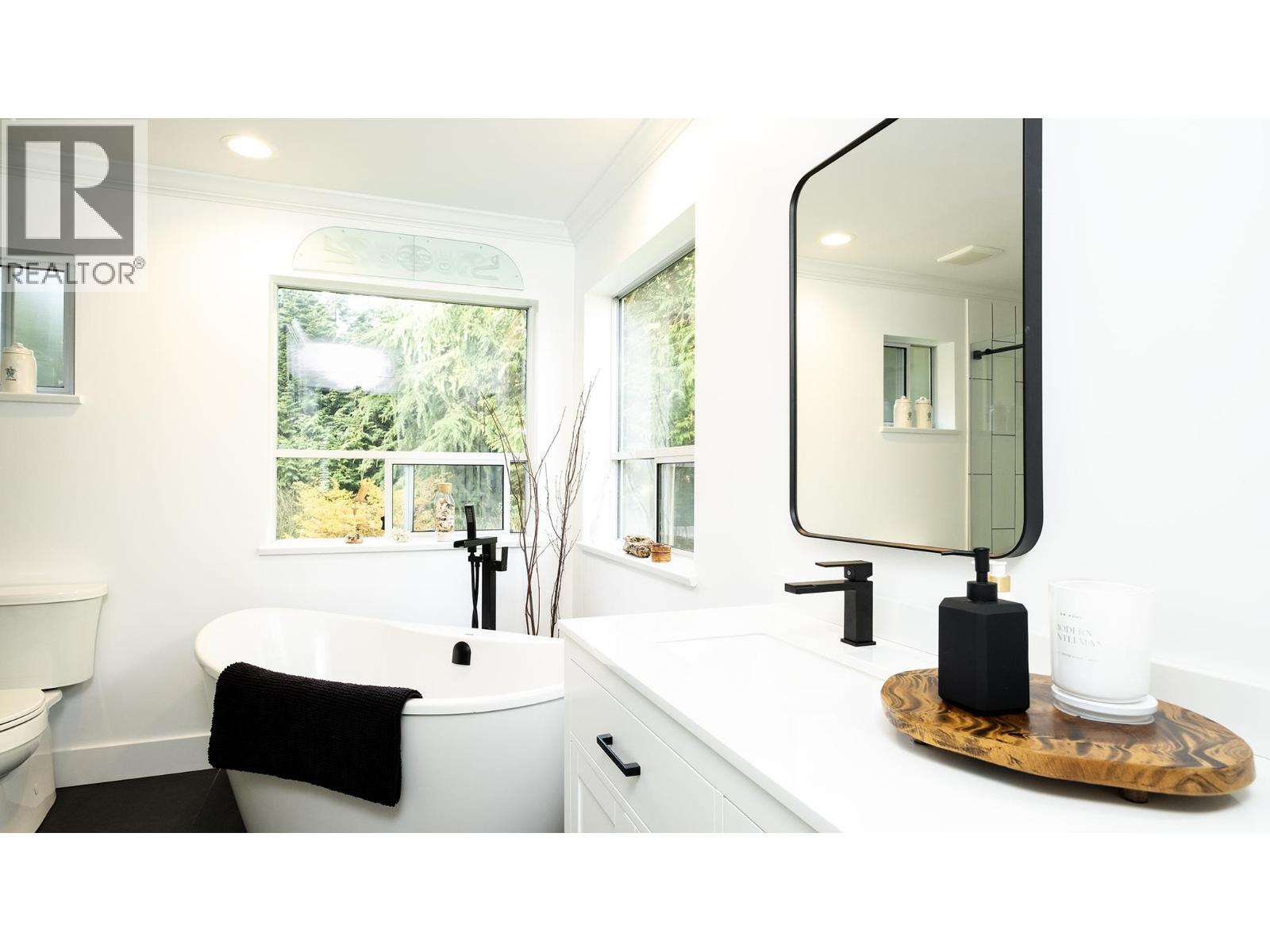 1148 Gower Point Road, Gibsons, British Columbia  V0N 1V3 - Photo 19 - R3129038