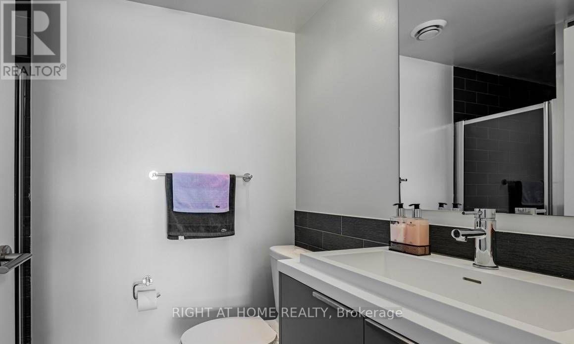 1604 - 6 Sonic Way, Toronto, Ontario  M3C 0P1 - Photo 5 - C13206418