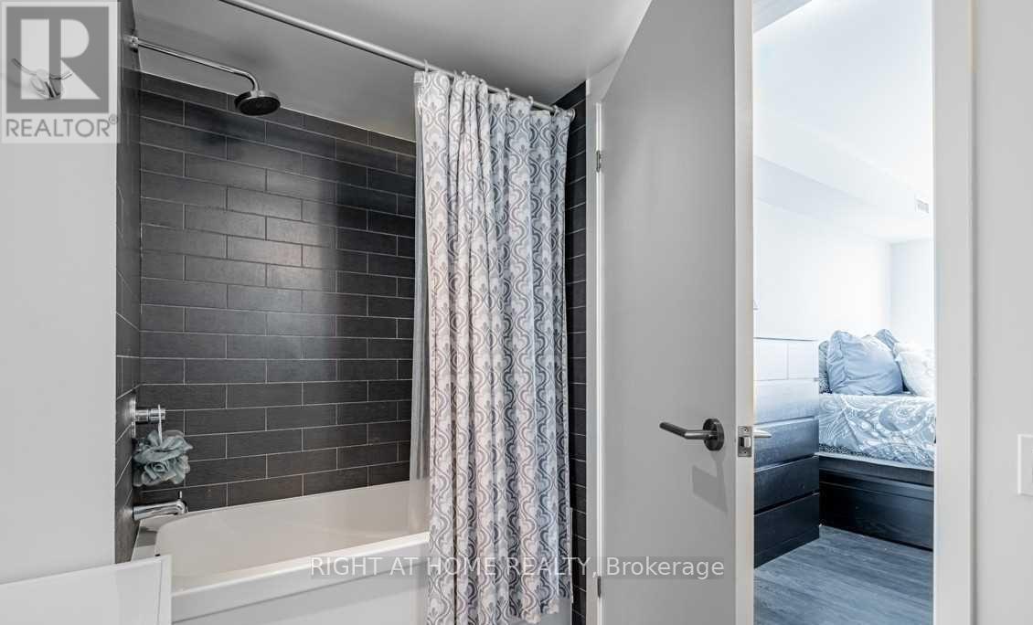 1604 - 6 Sonic Way, Toronto, Ontario  M3C 0P1 - Photo 7 - C13206418