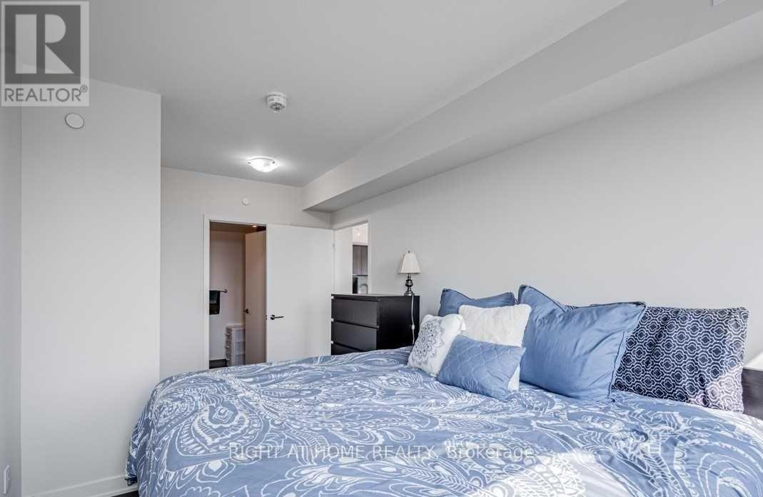 1604 - 6 Sonic Way, Toronto, Ontario  M3C 0P1 - Photo 9 - C13206418