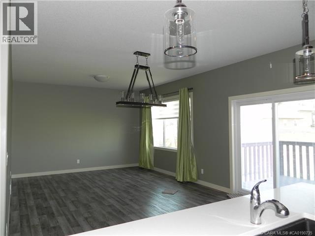 18 Cross Street, Lacombe, Alberta  T4L 0J4 - Photo 7 - A2315573