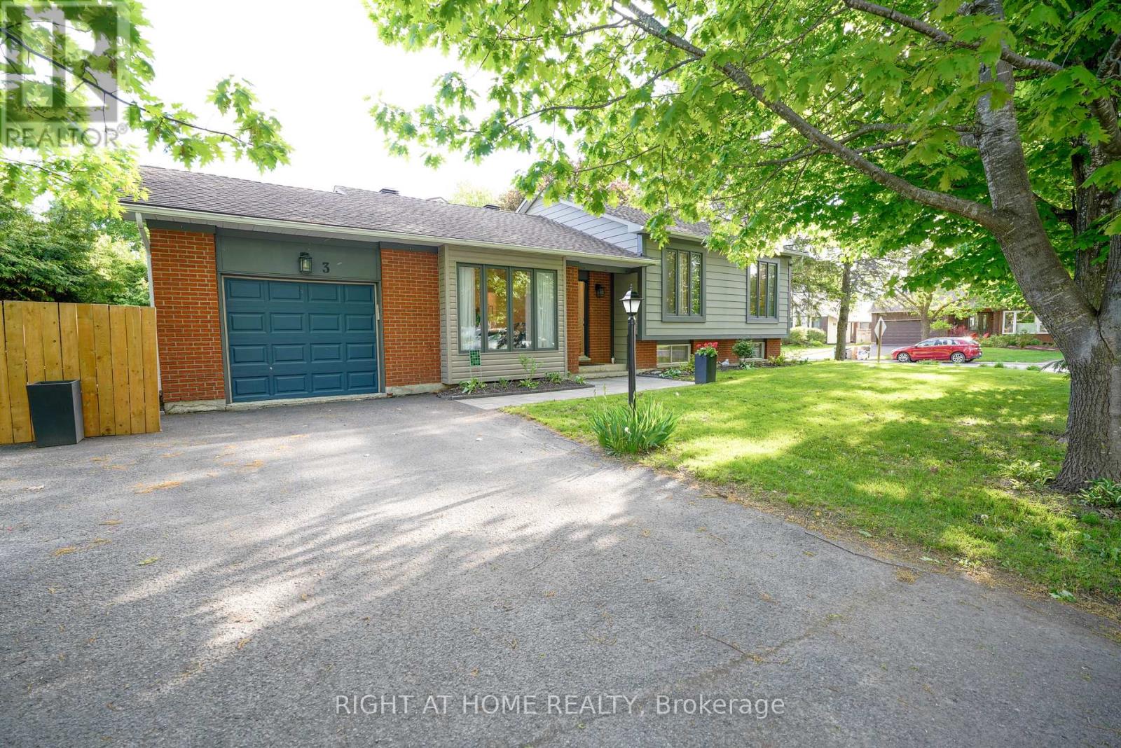 3 POMMEL CRESCENT, Ottawa, Ontario