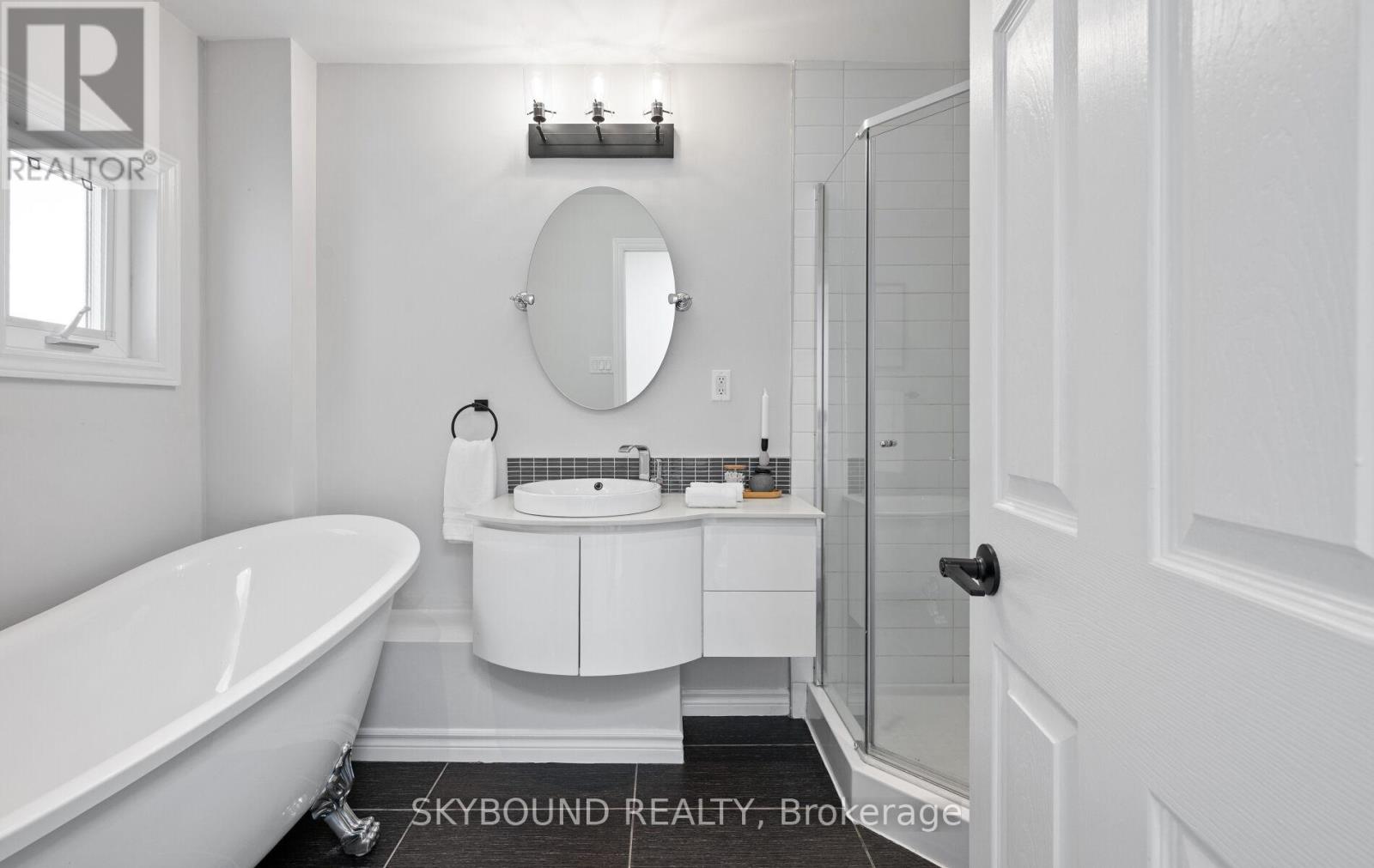 326 Kenilworth Avenue, Toronto, Ontario  M4L 3S8 - Photo 18 - E13206452