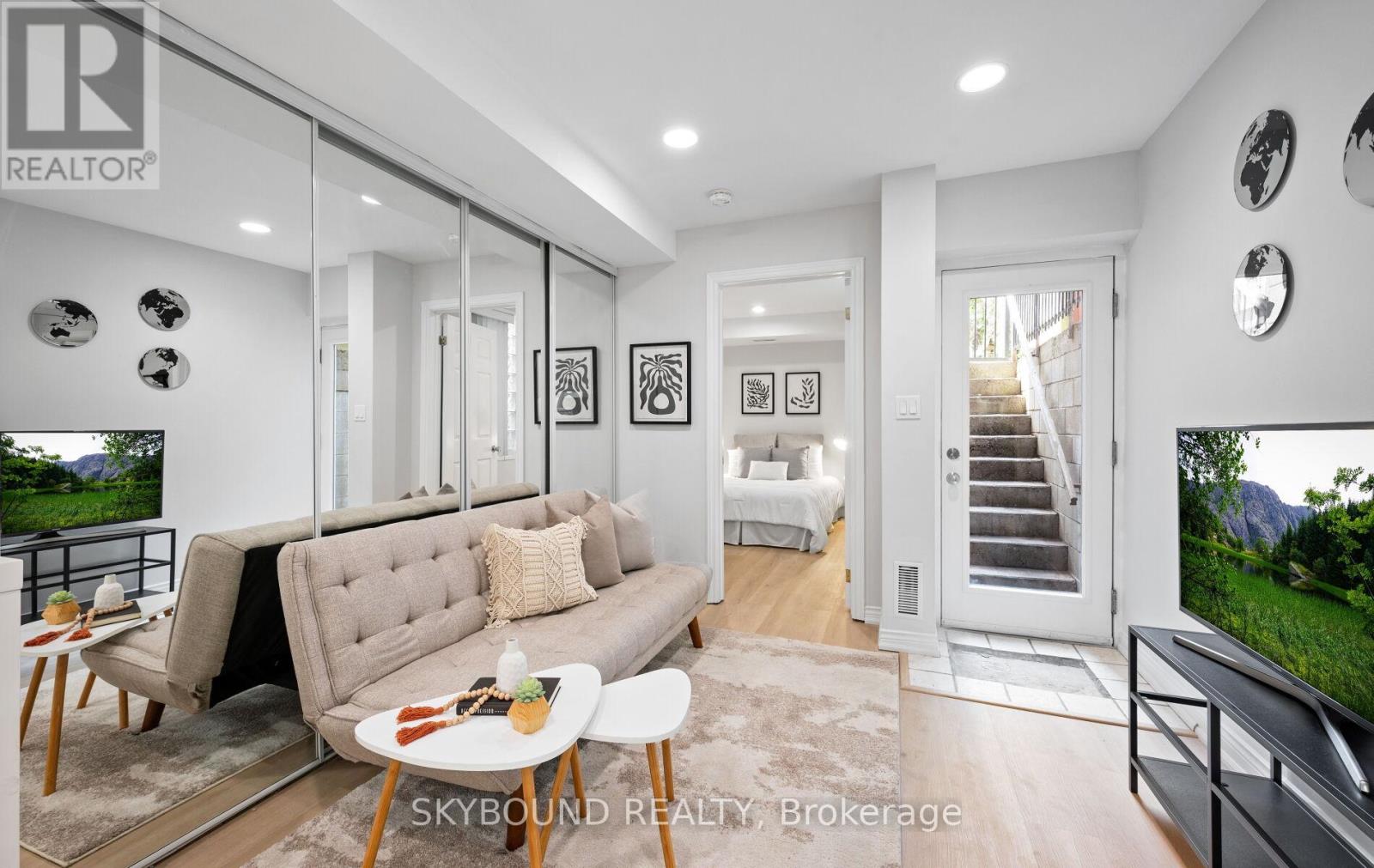 326 Kenilworth Avenue, Toronto, Ontario  M4L 3S8 - Photo 22 - E13206452