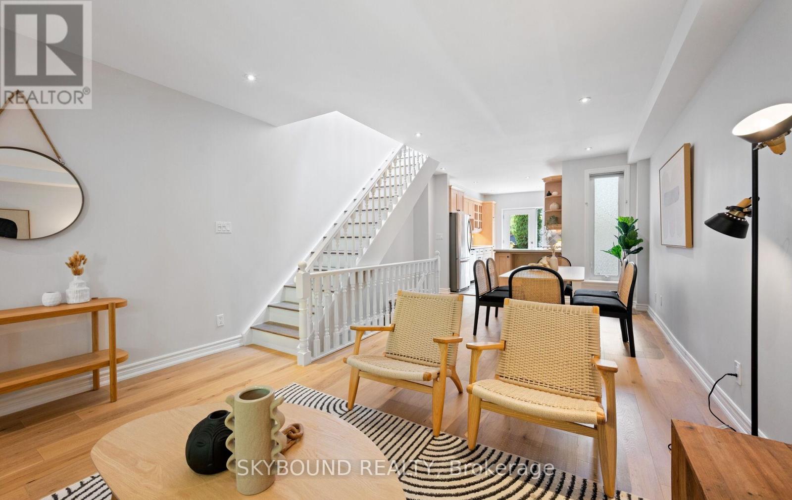 326 Kenilworth Avenue, Toronto, Ontario  M4L 3S8 - Photo 5 - E13206452
