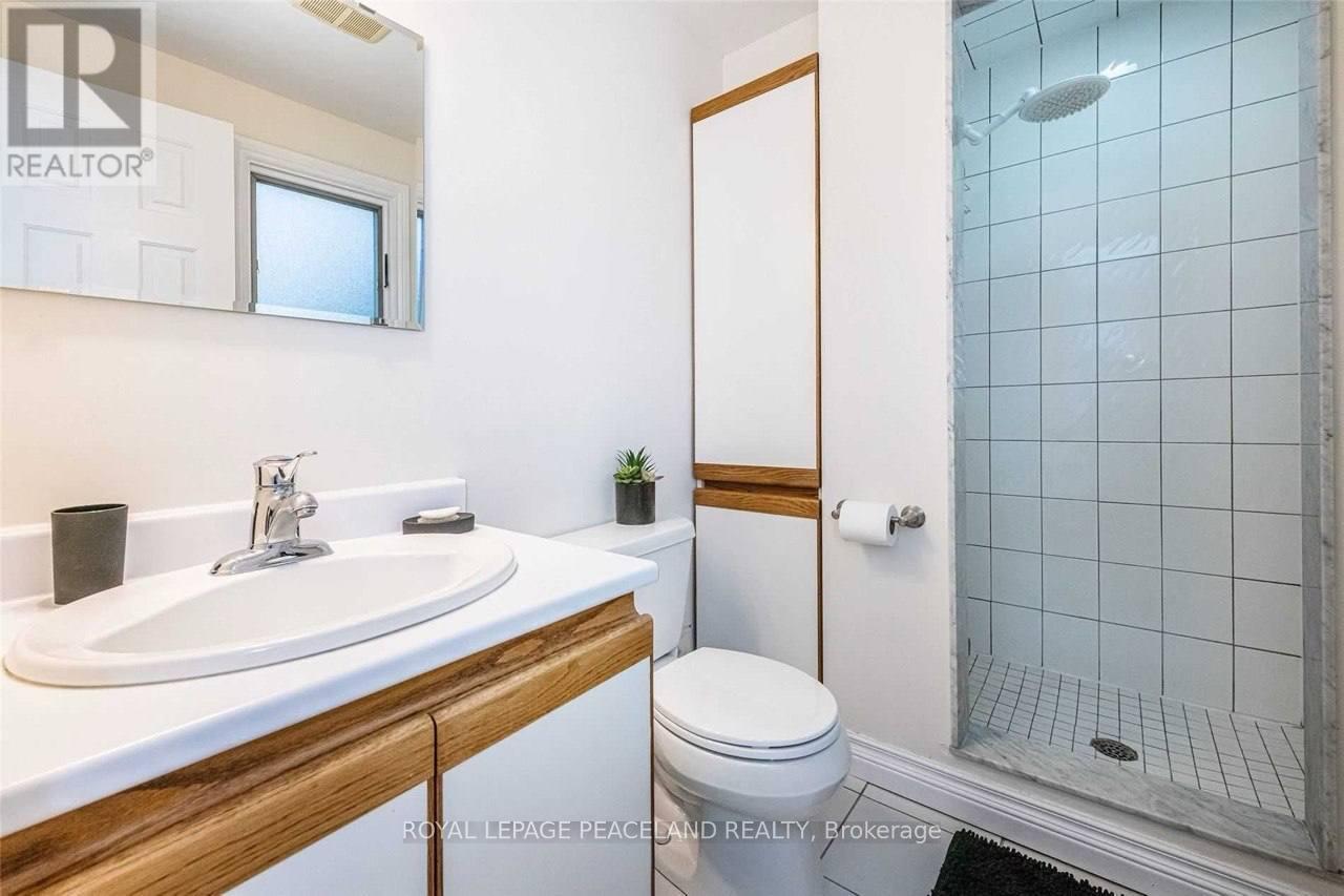 2 - 4239 White Spruce Court, Mississauga, Ontario  L5C 3X5 - Photo 3 - W13206434