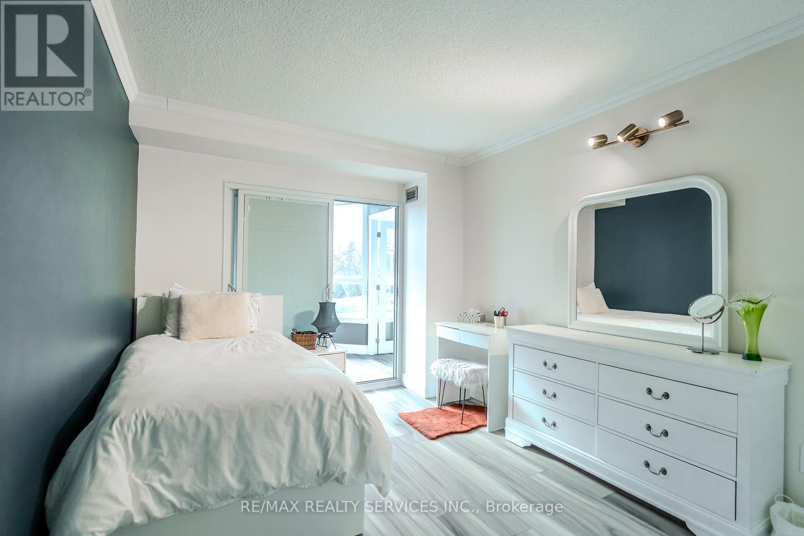 203 - 8 Lisa Street, Brampton, Ontario  L6T 4S6 - Photo 12 - W13206446