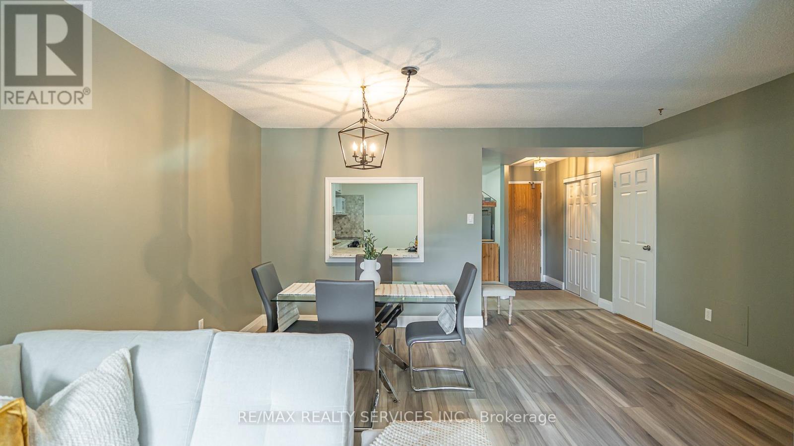 203 - 8 Lisa Street, Brampton, Ontario  L6T 4S6 - Photo 2 - W13206446