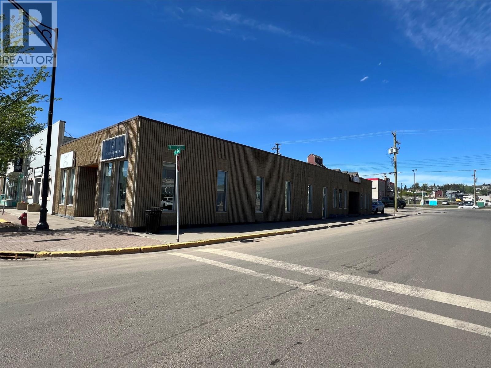 900 102 Avenue, Dawson Creek, British Columbia  V1G 2B7 - Photo 2 - 10376424