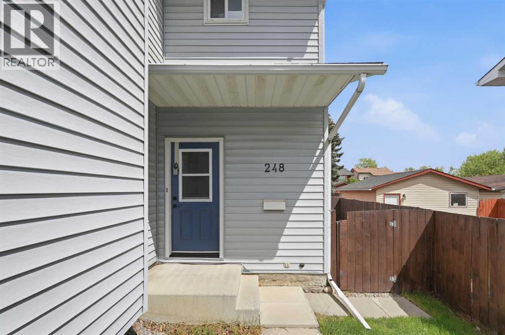 248 Summerwood Place SE, Airdrie, Alberta  T4B 1W3 - Photo 4 - A2313478