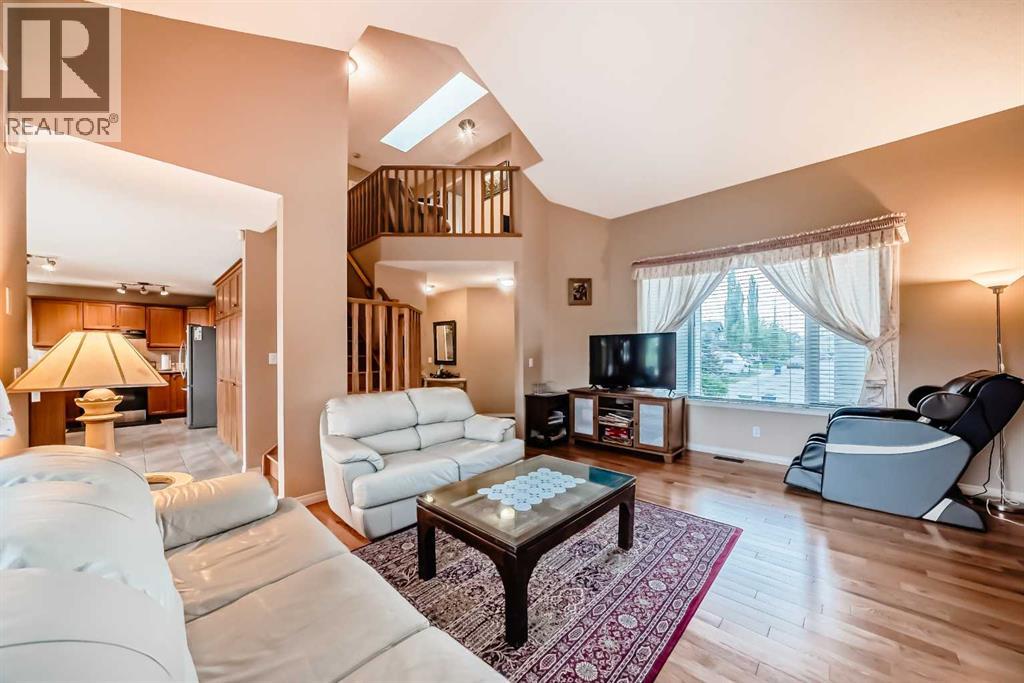 737 Wentworth Place Sw, Calgary, Alberta  T3H 4N9 - Photo 3 - A2315434