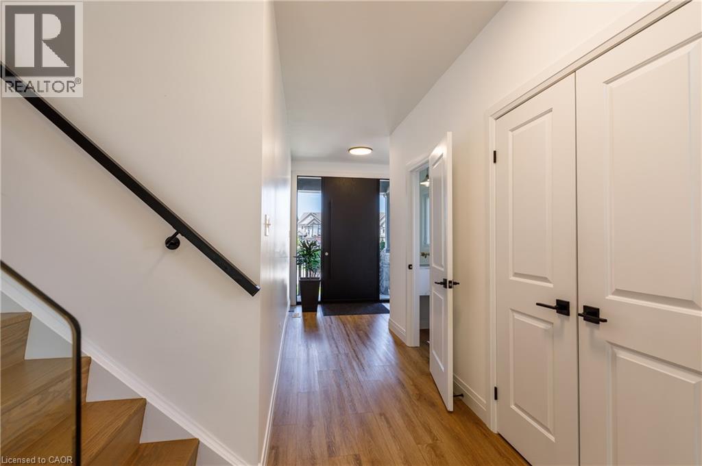 916 Steepleridge Court, Kitchener, Ontario  N2P 0B4 - Photo 4 - 40834141