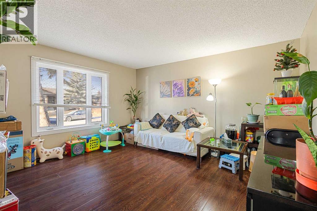 24 Bedford Road NE, Calgary, Alberta  T3K 2K8 - Photo 5 - A2295401