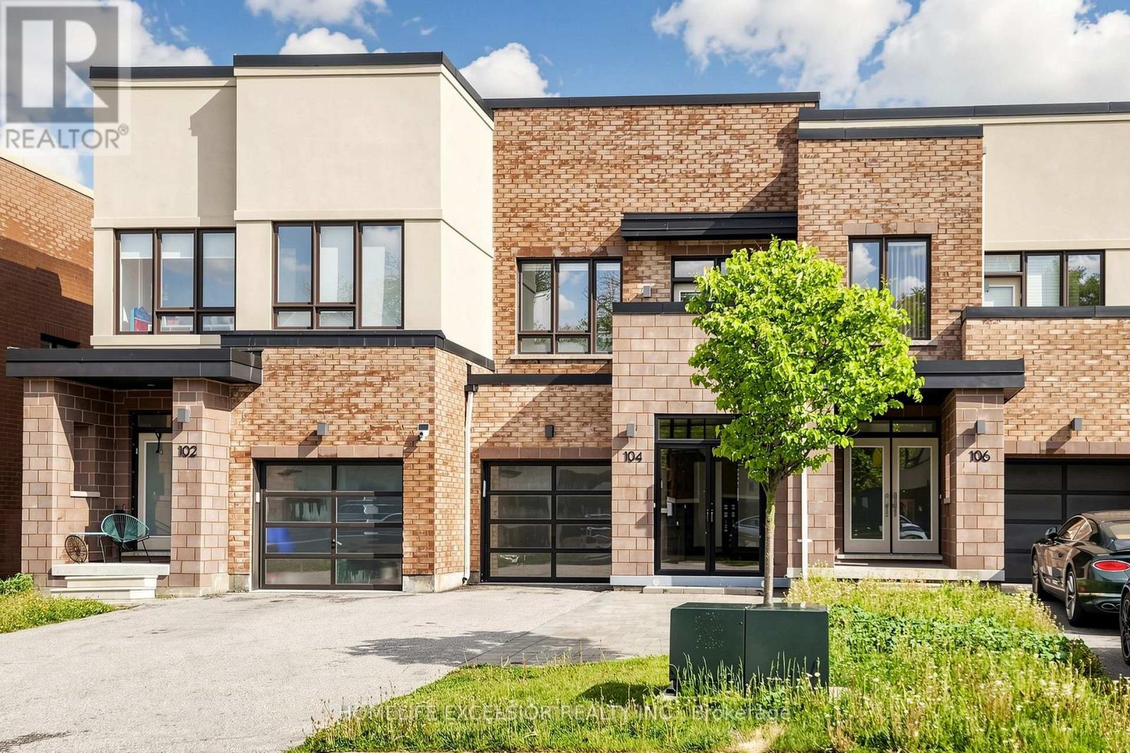 104 Dariole Drive, Richmond Hill, Ontario  L4E 0Y8 - Photo 3 - N13206476