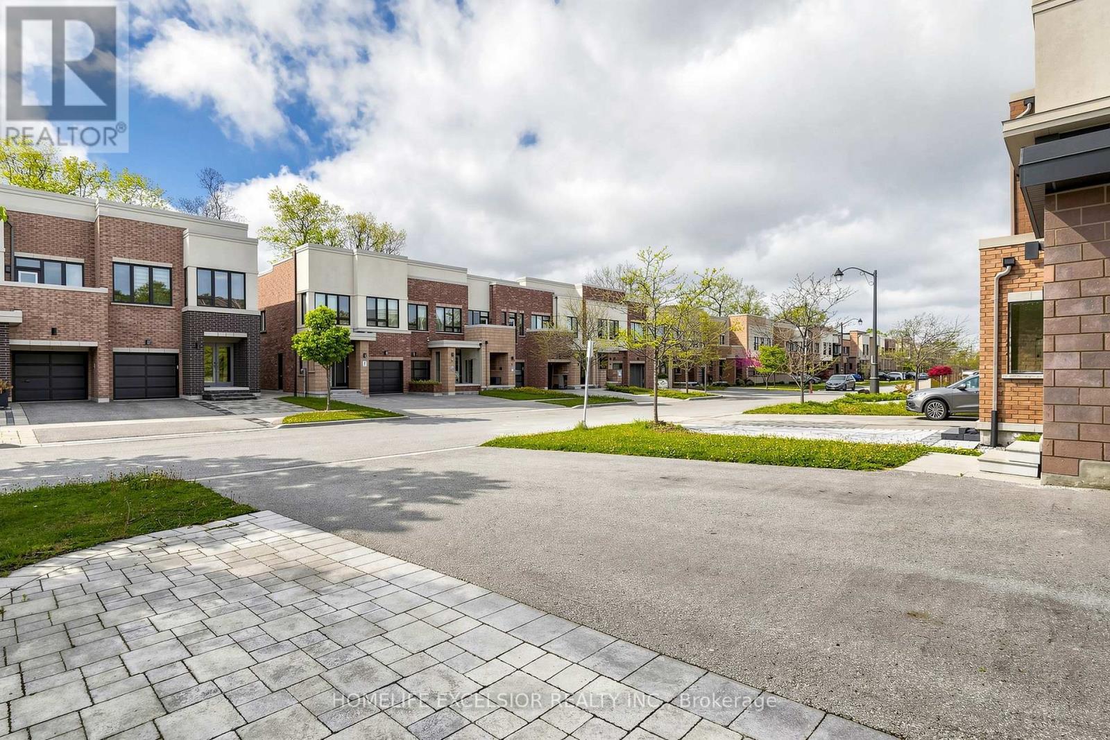 104 Dariole Drive, Richmond Hill, Ontario  L4E 0Y8 - Photo 4 - N13206476