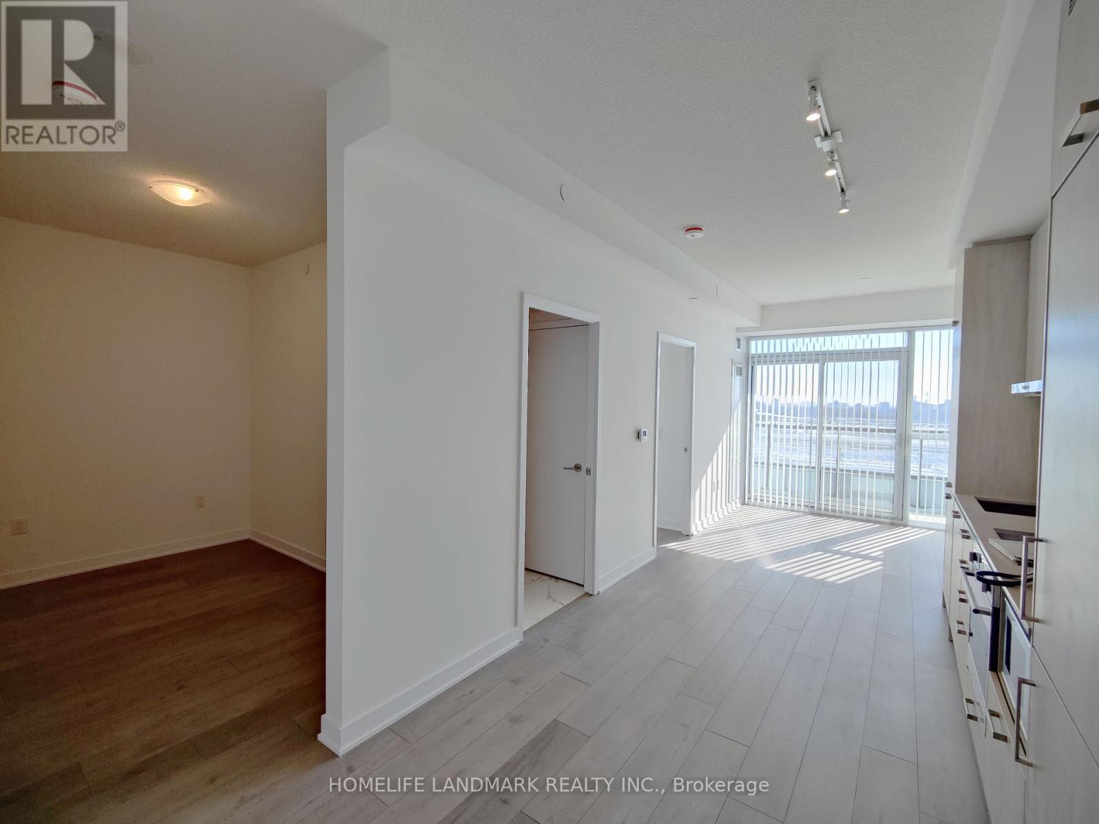 811 - 10 Honeycrisp Crescent, Vaughan, Ontario  L4K 0M7 - Photo 3 - N13206506