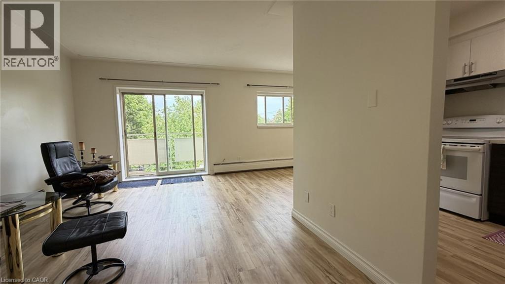 206 Indian Road, Kitchener, Ontario  N2B 2S9 - Photo 4 - 40833907