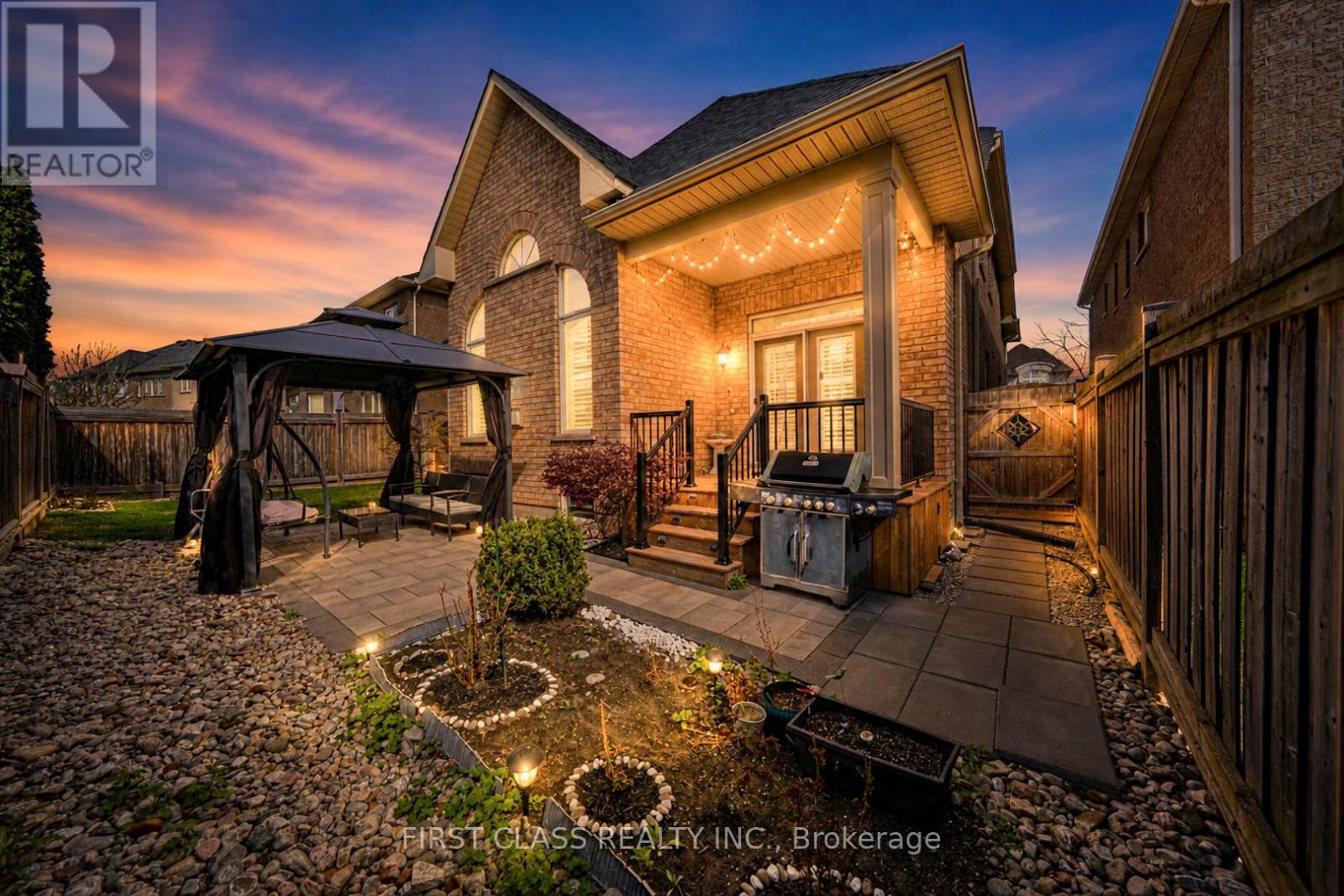 549 Daniel Clarke Way, Oakville, Ontario  L6M 0N9 - Photo 2 - W13206478