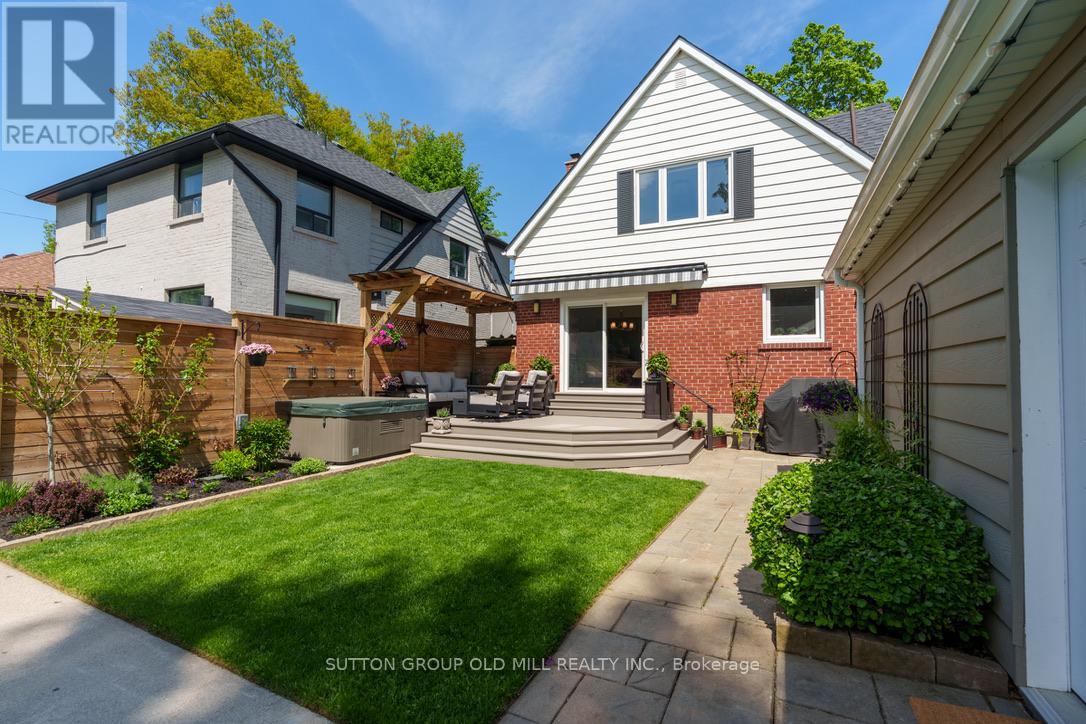 78 Ballacaine Drive, Toronto, Ontario  M8Y 4B7 - Photo 25 - W13206486