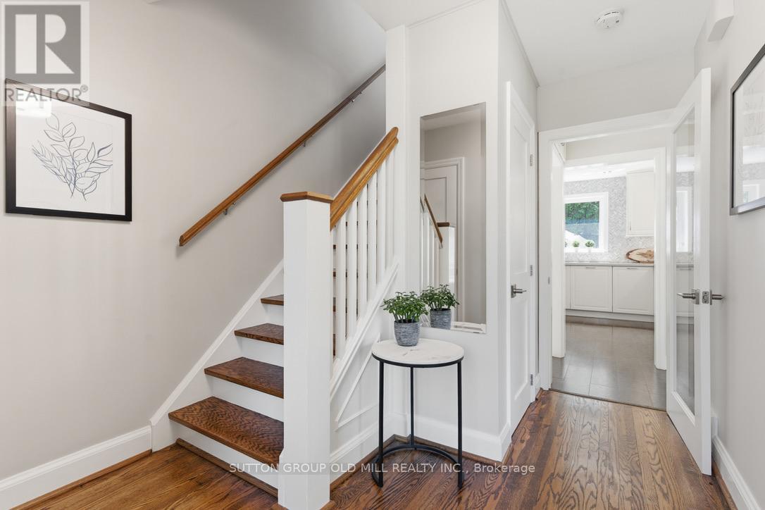 78 Ballacaine Drive, Toronto, Ontario  M8Y 4B7 - Photo 4 - W13206486