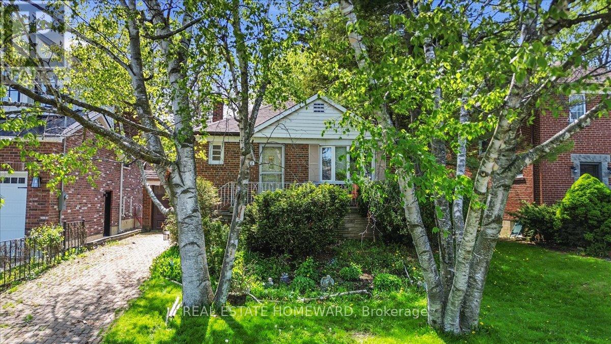 <div class="slider-price">$875,000</div><p>12 Thirty Seventh Street, Toronto, Ontario</p>