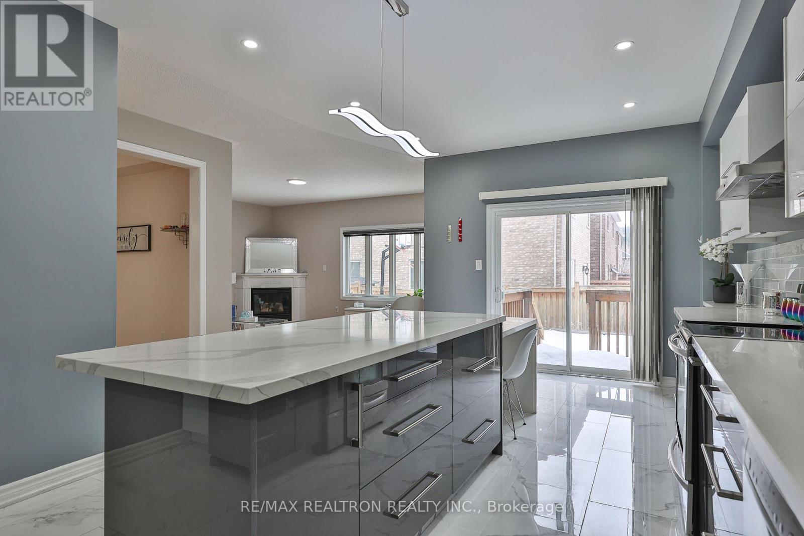 16 Mckenzie Way, Bradford West Gwillimbury, Ontario  L3Z 0K1 - Photo 11 - N13206568