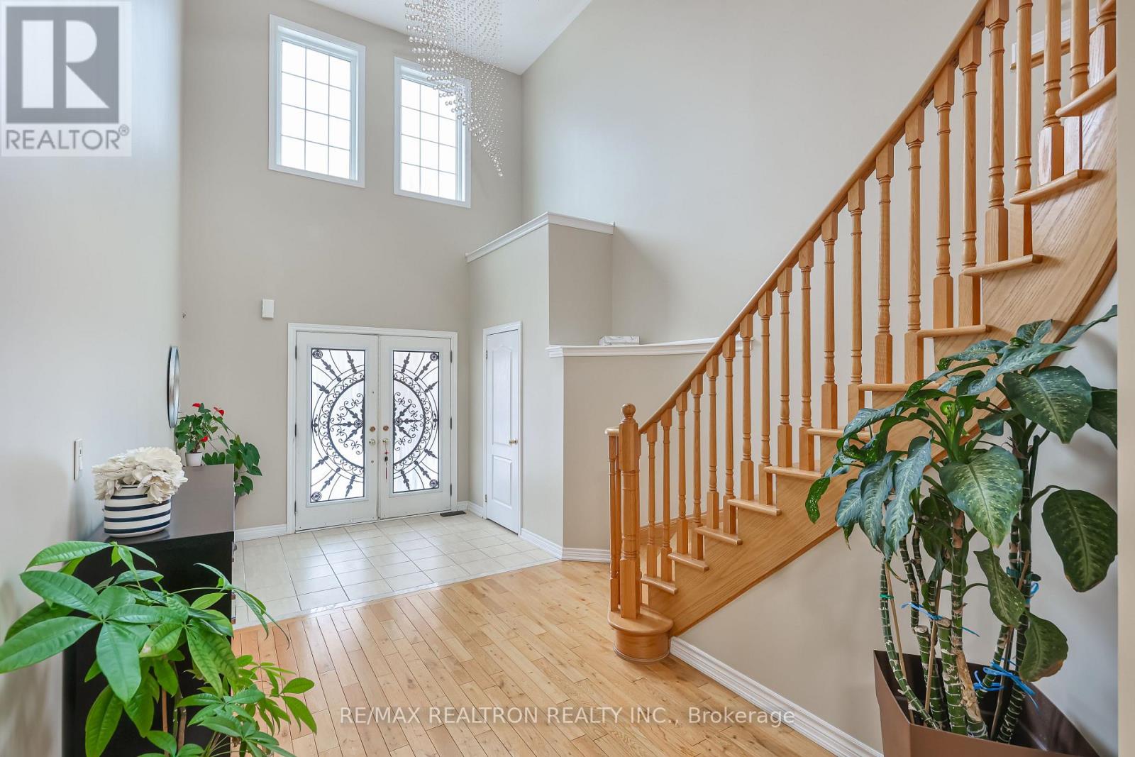 16 Mckenzie Way, Bradford West Gwillimbury, Ontario  L3Z 0K1 - Photo 3 - N13206568