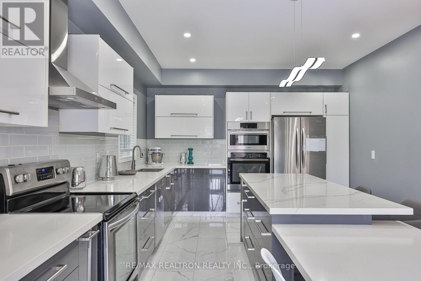 16 Mckenzie Way, Bradford West Gwillimbury, Ontario  L3Z 0K1 - Photo 8 - N13206568