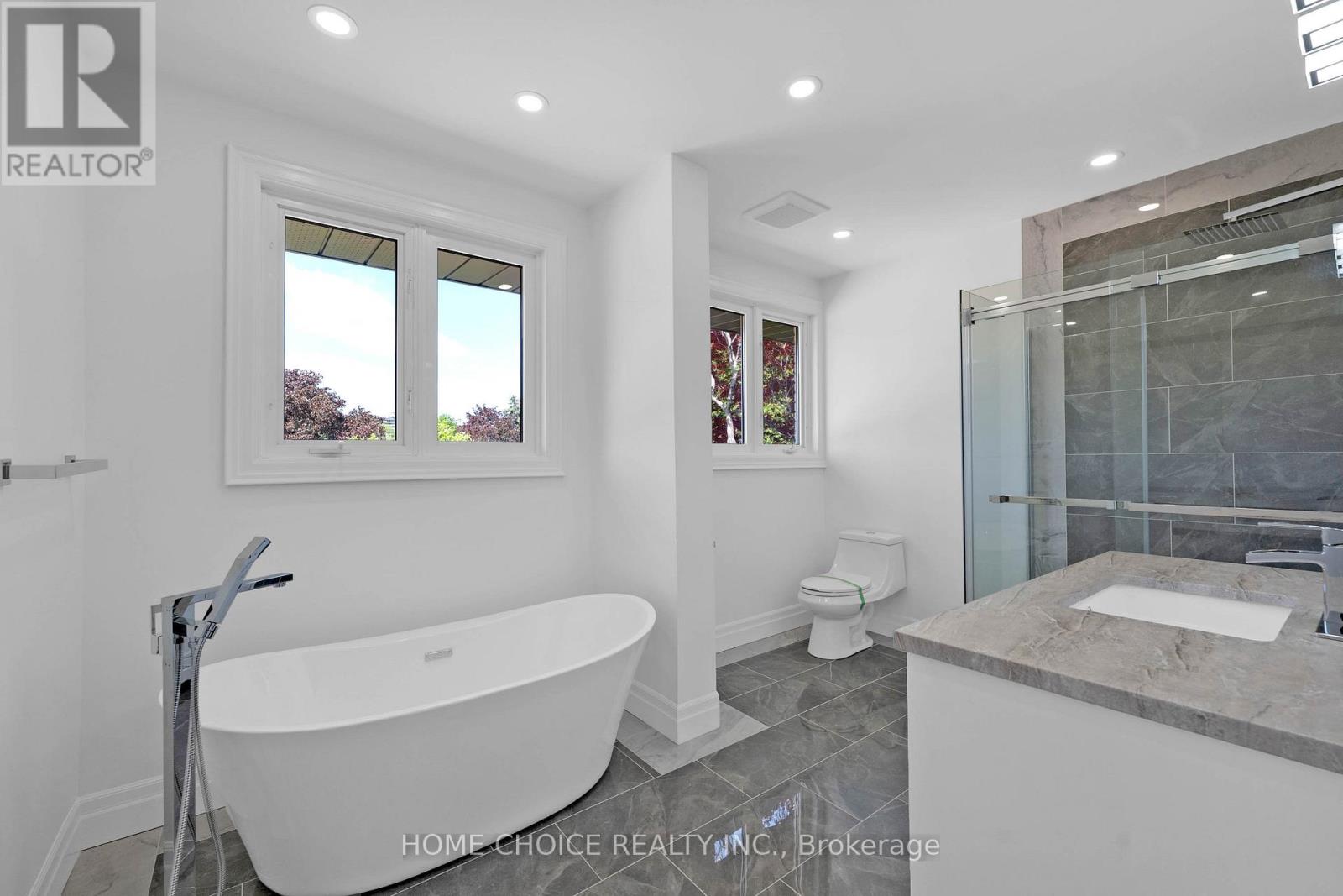 43 Golfwood Heights E, Toronto, Ontario  M9P 3L8 - Photo 32 - W13206534