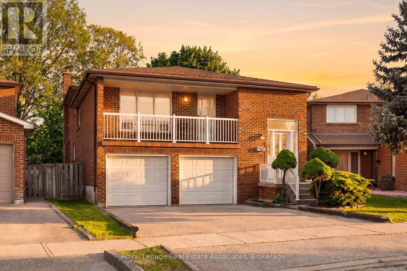 4084 LONGO CIRCLE, Mississauga, Ontario