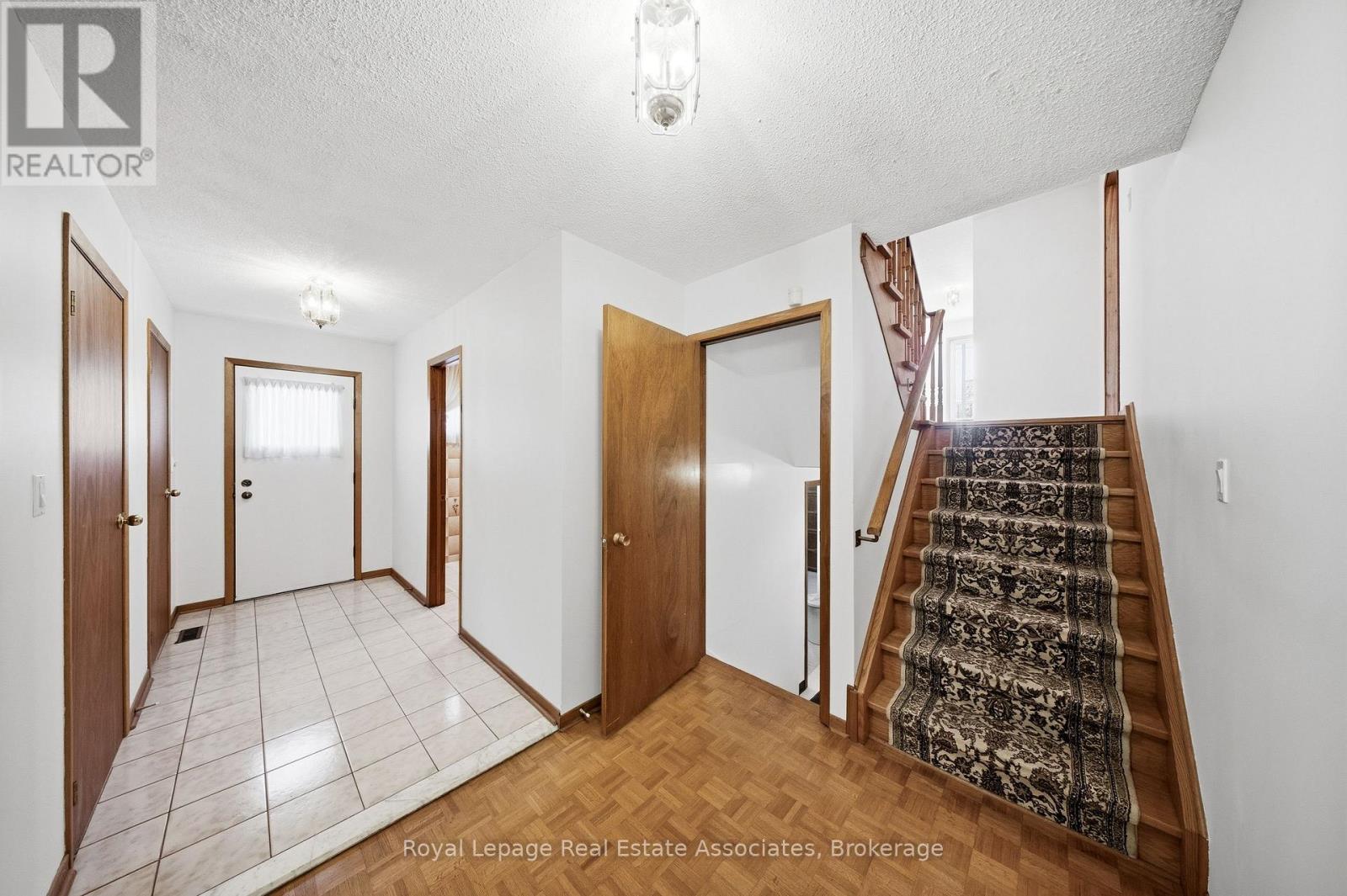 4084 Longo Circle, Mississauga, Ontario  L4T 4C7 - Photo 13 - W13206544