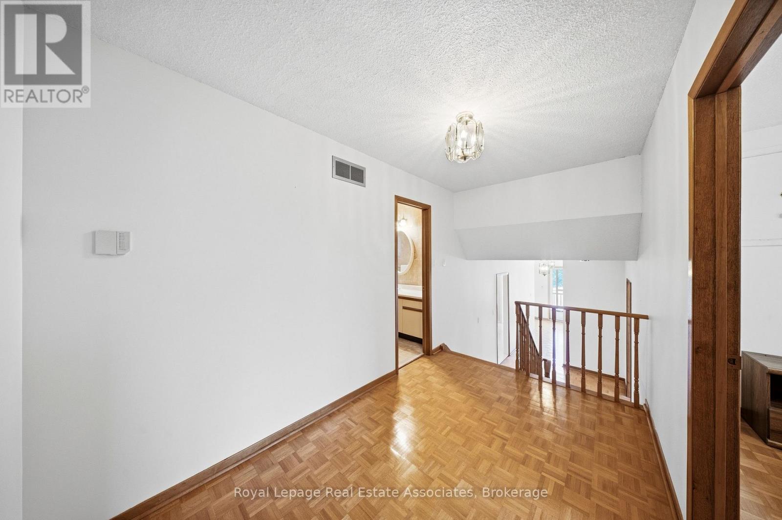 4084 Longo Circle, Mississauga, Ontario  L4T 4C7 - Photo 22 - W13206544